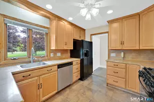 12 Unity Dr, Trumbull, CT 06611 - Photo 12