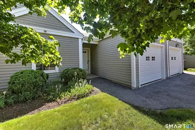 65 Elizabeth Circle #65, Newtown, CT 06482 - Photo 2