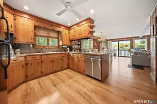 31 Averyll Ave, Wolcott, CT 06716 - Photo 6