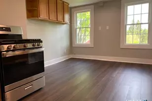 489 Middle Tpke E, Manchester, CT 06040 - Photo 2