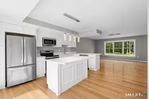15 Colby Ct, New Haven, CT 06515 - Photo 2