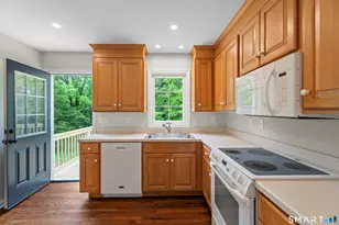831 Nut Plains Rd, Guilford, CT 06437 - Photo 6