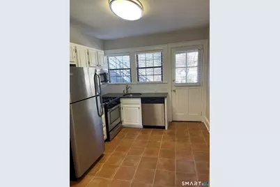 410 West Avenue #202, Darien, CT 06820 - Photo 2