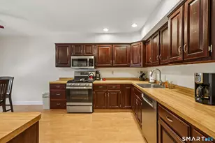 14 Nutmeg Cir, Monroe, CT 06468 - Photo 4