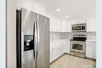 3250 Fairfield Avenue #326, Bridgeport, CT 06604 - Photo 4