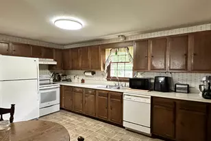 223 Spring St, Windsor Locks, CT 06096 - Photo 2