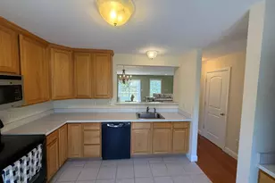 15 Freedom Way, East Lyme, CT 06357 - Photo 4