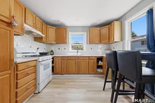 66-68 Alexander Dr, Bridgeport, CT 06606 - Photo 18