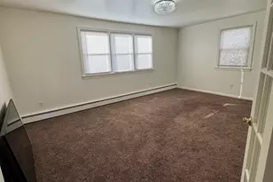 37 Elizabeth Ann Dr, New Haven, CT 06512 - Photo 6