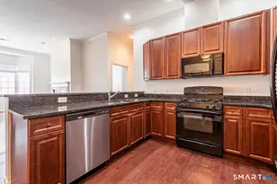 1 King Philip Dr, West Hartford, CT 06117 - Photo 8