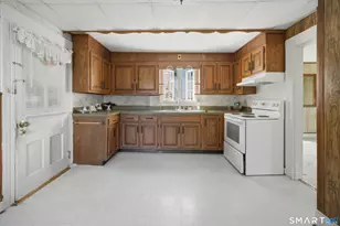 41 Jefferson Ave, Danbury, CT 06810 - Photo 14