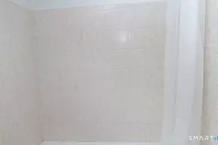 13 Warner St, Hartford, CT 06114 - Photo 8