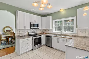 37 Cranberry Ln, Middletown, CT 06457 - Photo 4