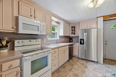 32 Cubles Drive, East Lyme, CT 06357 - Photo 8