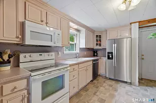 32 Cubles Dr, East Lyme, CT 06357 - Photo 8