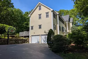 12 Carriage Hill Rd, Woodbridge, CT 06525 - Photo 2