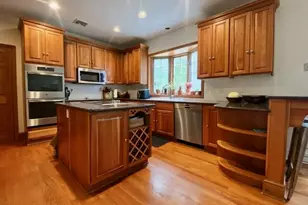 12 Carriage Hill Rd, Woodbridge, CT 06525 - Photo 8