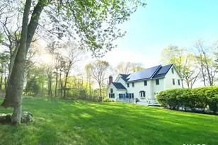 12 Carriage Hill Rd, Woodbridge, CT 06525 - Photo 4