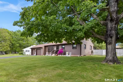 27 McIntosh Avenue, Montville, CT 06382 - Photo 2