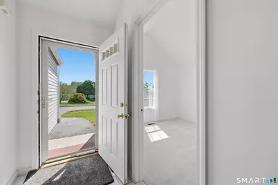 46 Elizabeth Circle #46, Newtown, CT 06482 - Photo 2
