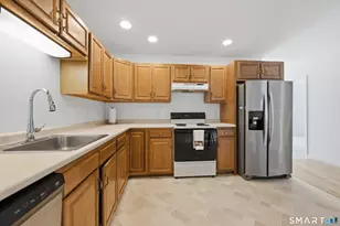 46 Elizabeth Cir, Newtown, CT 06482 - Photo 6
