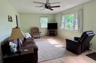 201 Southwest Ave, Windsor Locks, CT 06096 - Photo 4