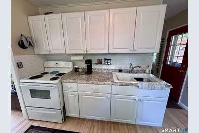 201 Southwest Avenue, Windsor Locks, CT 06096 - Photo 8
