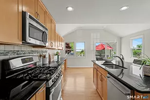 845 Knapps Hwy, Fairfield, CT 06824 - Photo 4