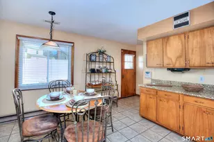 34 Richard Cir, Stratford, CT 06614 - Photo 8