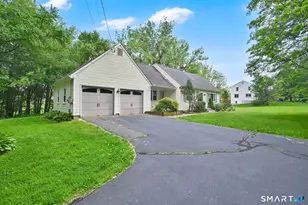 29 Burr Rd, Bloomfield, CT 06002 - Photo 2