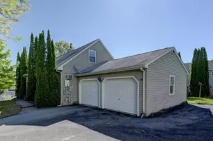 31 Augustyn Ct, Torrington, CT 06790 - Photo 2