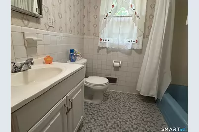 665 Bradley Street, East Haven, CT 06512 - Photo 20