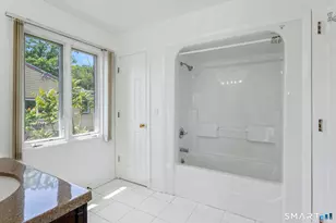 192 Frenchtown Rd, Bridgeport, CT 06606 - Photo 12