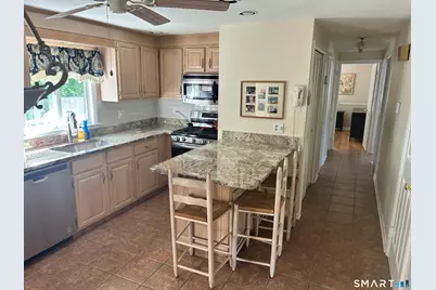 21 Parklawn Circle, Waterbury, CT 06708 - Photo 2