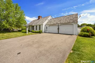 52 Susan Ln, Meriden, CT 06450 - Photo 2