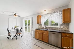 58 Brown St, Middletown, CT 06457 - Photo 4
