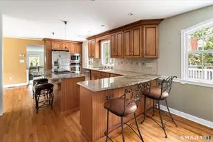 43 Green Knolls Ln, Fairfield, CT 06824 - Photo 8