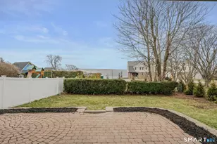 1092 Ocean Ave, New London, CT 06320 - Photo 8