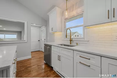 1092 Ocean Avenue, New London, CT 06320 - Photo 18