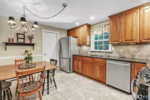 21 Overlook Pl, Trumbull, CT 06611 - Photo 8