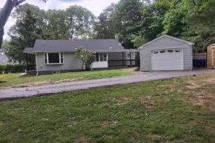 17 Ballou Rd, Branford, CT 06405 - Photo 1