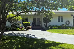 10 Heron Rd, Norwalk, CT 06855 - Photo 1