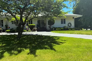 10 Heron Rd, Norwalk, CT 06855 - Photo 2