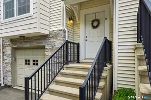 32 Crows Nest Ln, Danbury, CT 06810 - Photo 2