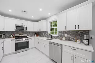 27 Shawnee Rd, Trumbull, CT 06611 - Photo 8