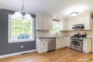 37 Vintage Rd, Trumbull, CT 06611 - Photo 10