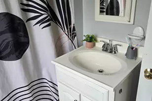118 St Charles St, West Hartford, CT 06119 - Photo 16
