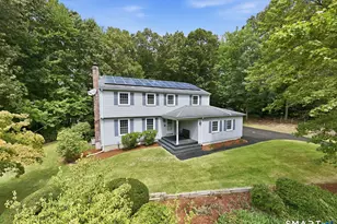 32 Pioneer Dr, Windsor, CT 06095 - Photo 1