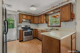 15 Pitcher St, Norwich, CT 06360 - Photo 10