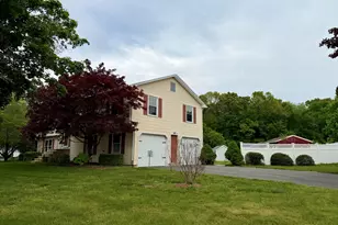17 Spruceland Rd, Enfield, CT 06082 - Photo 2